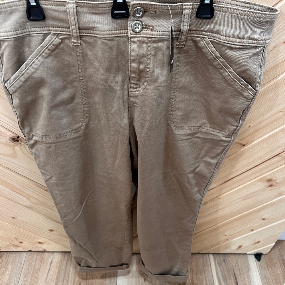 #169 Torrid tan size 18 NWT casual crop
